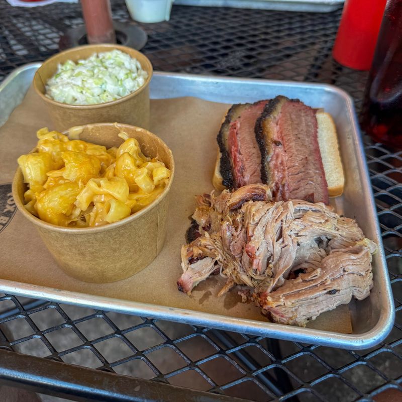 You Won't Believe How Affordable The Smoked Meat At This Georgia Restaurant Is - Decor Hint Two Texas Twins Turned A Backyard Hobby Into Something Big
