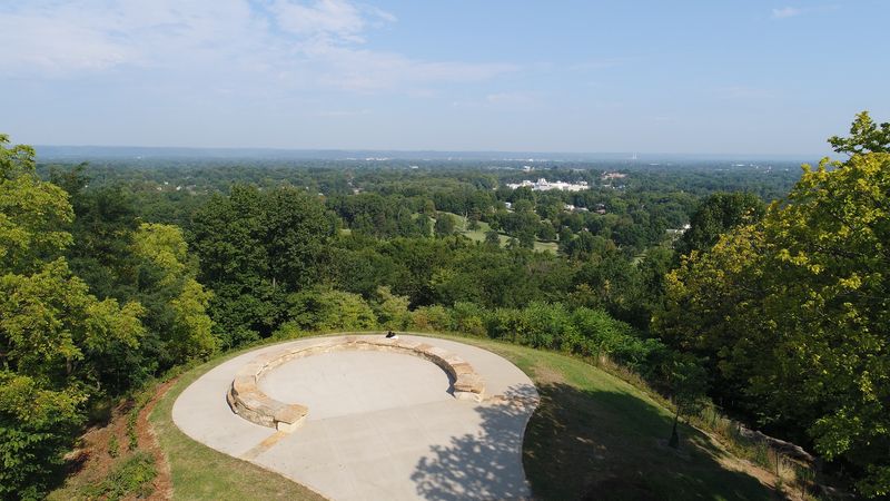 The Overlook Turns Fall Color Into A City Postcard