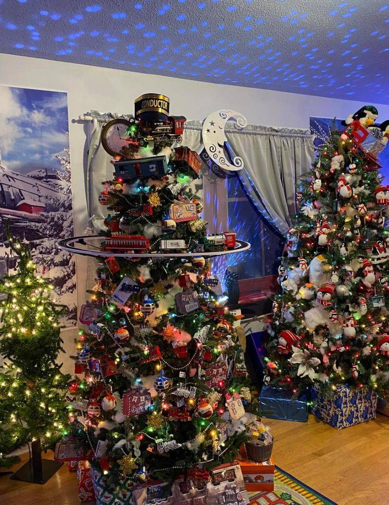 Holiday Shoppers Step Into A Winter Wonderland When This Connecticut Nursery Transforms Into A Christmas Paradise - Decor Hint Warm Hands, Sticky Fingers, And A Crackling Fire Pit
