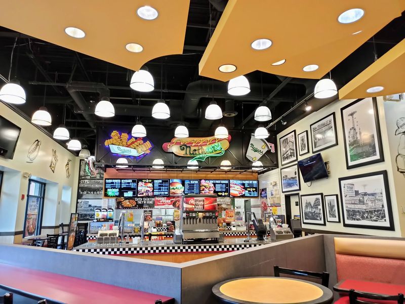 The Massive Outlet Mall In New York That Makes A Shopping Road Trip Feel Worthwhile - Decor Hint Plenty Of Lunch Choices Beyond A Soft Pretzel