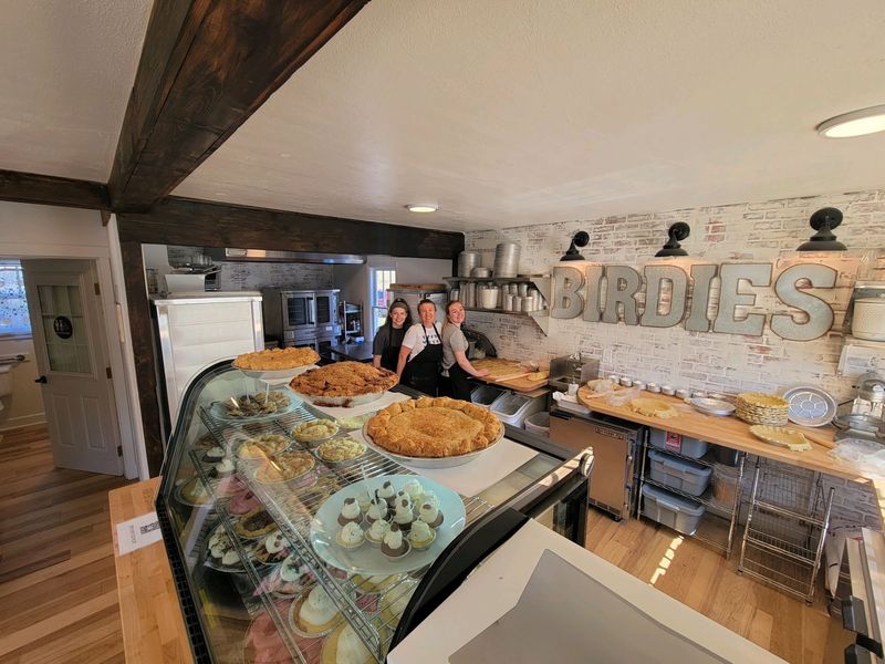 People Line Up Every Morning For Mini Pies At This Little Idaho Panhandle Pie Shop