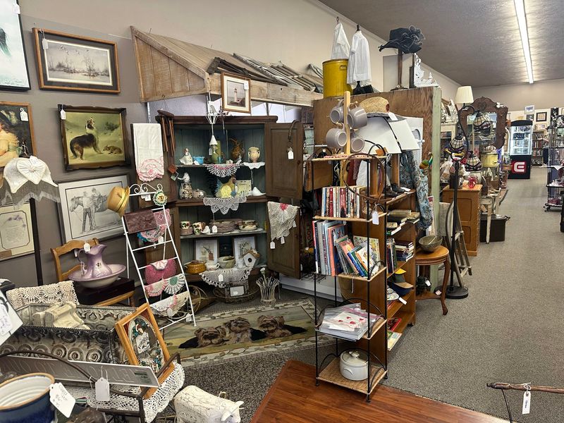 Antique Hunters Fill Their Trunks For Holiday Gifts At 8 Idaho Vintage Malls Before December
