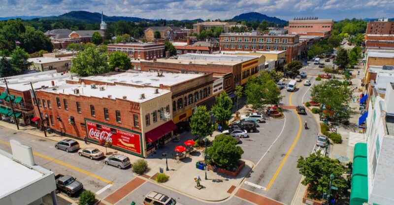 These North Carolina Towns Are Attracting Retirees In 2026, And Some May Surprise You