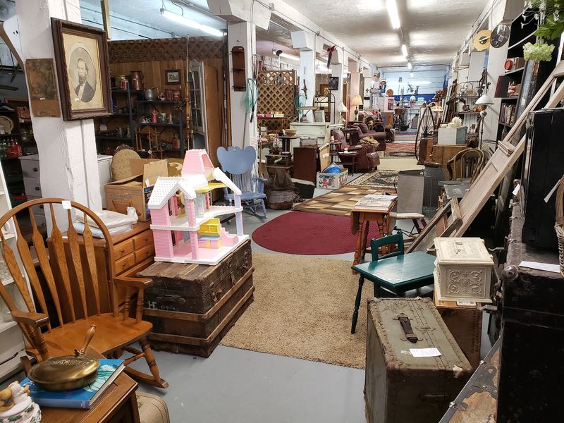 This Huge Idaho Antique Mall Fills Three Floors With 80-Plus Vendor Booths Hiding Real Steals