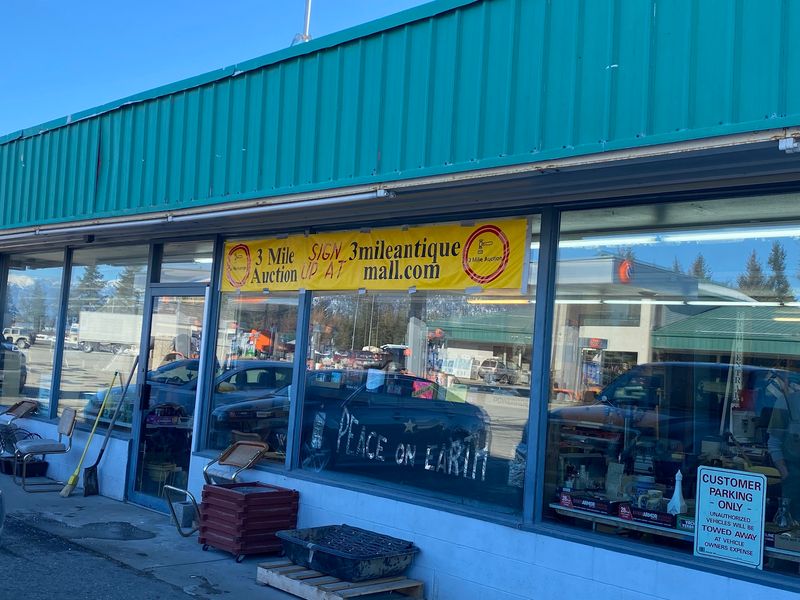 Shoppers Make A Point To Dig Through This Huge Antique Mall Off A North Idaho Highway