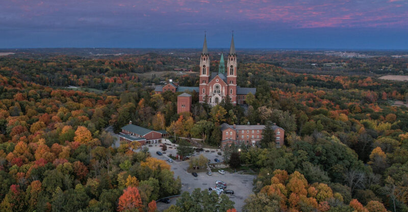 The 1,335-Foot Hill In Wisconsin That Turns Into A Sea Of Color Every Fall