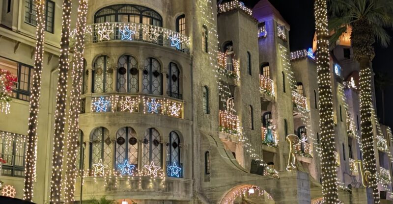 This California Hotel Transforms Into A Dazzling Christmas Wonderland With Millions Of Twinkling Lights