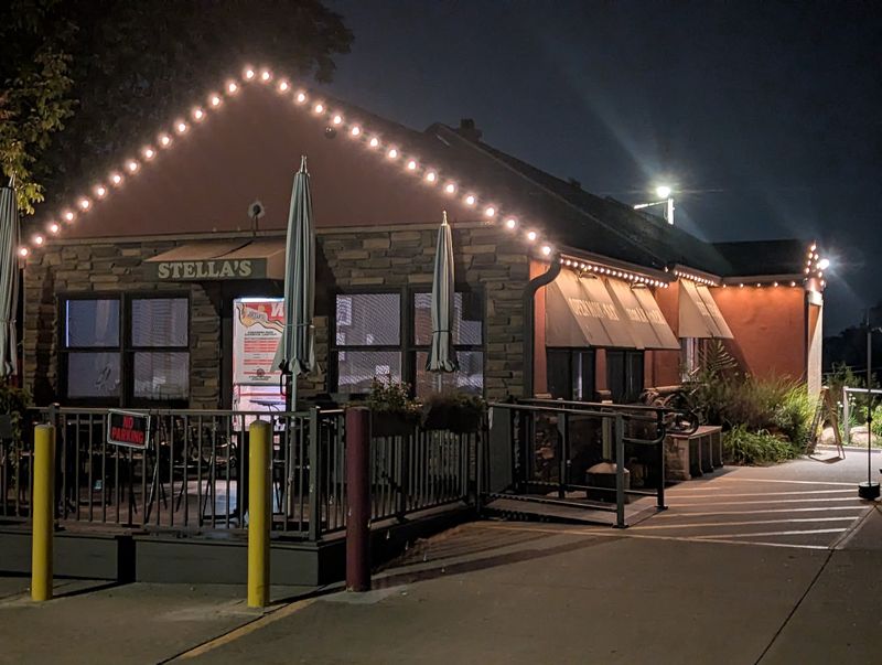 Generations Of Nebraskans Have Lined Up For Hand-Pressed Burgers At This Decades-Old Bellevue Bar & Grill