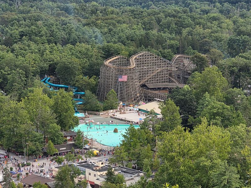 Every Weekend This Pennsylvania Amusement Park Turns Into A Fall Festival With Free Admission